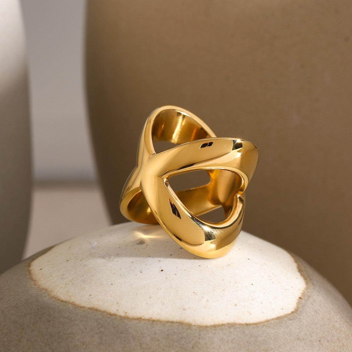 18K Gold-Plated Crisscross Ring for Stylish Elegance - Selvanelle