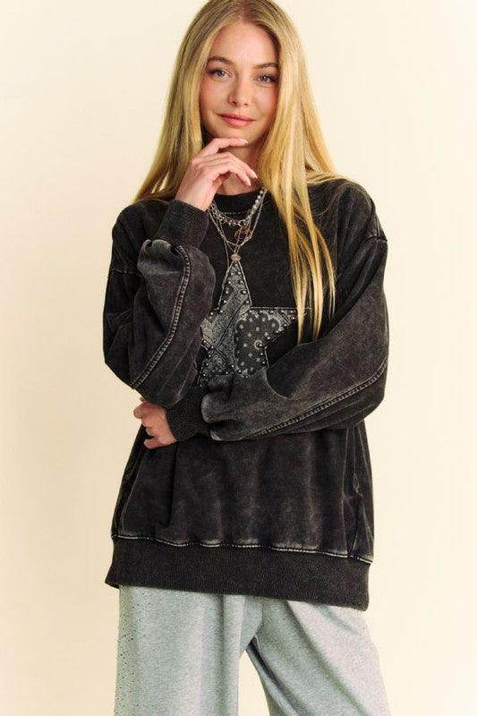 Davi & Dani Stud Star Patch Acid Washed Sweatshirt Trendy - Selvanelle