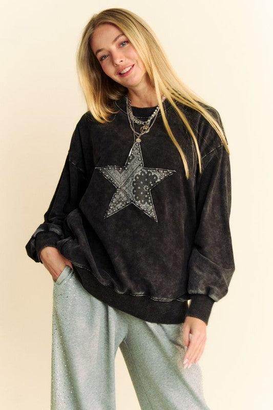 Davi & Dani Stud Star Patch Acid Washed Sweatshirt Trendy - Selvanelle
