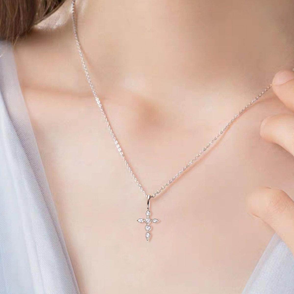 925 Sterling Silver Moissanite Cross Pendant Necklace - Selvanelle