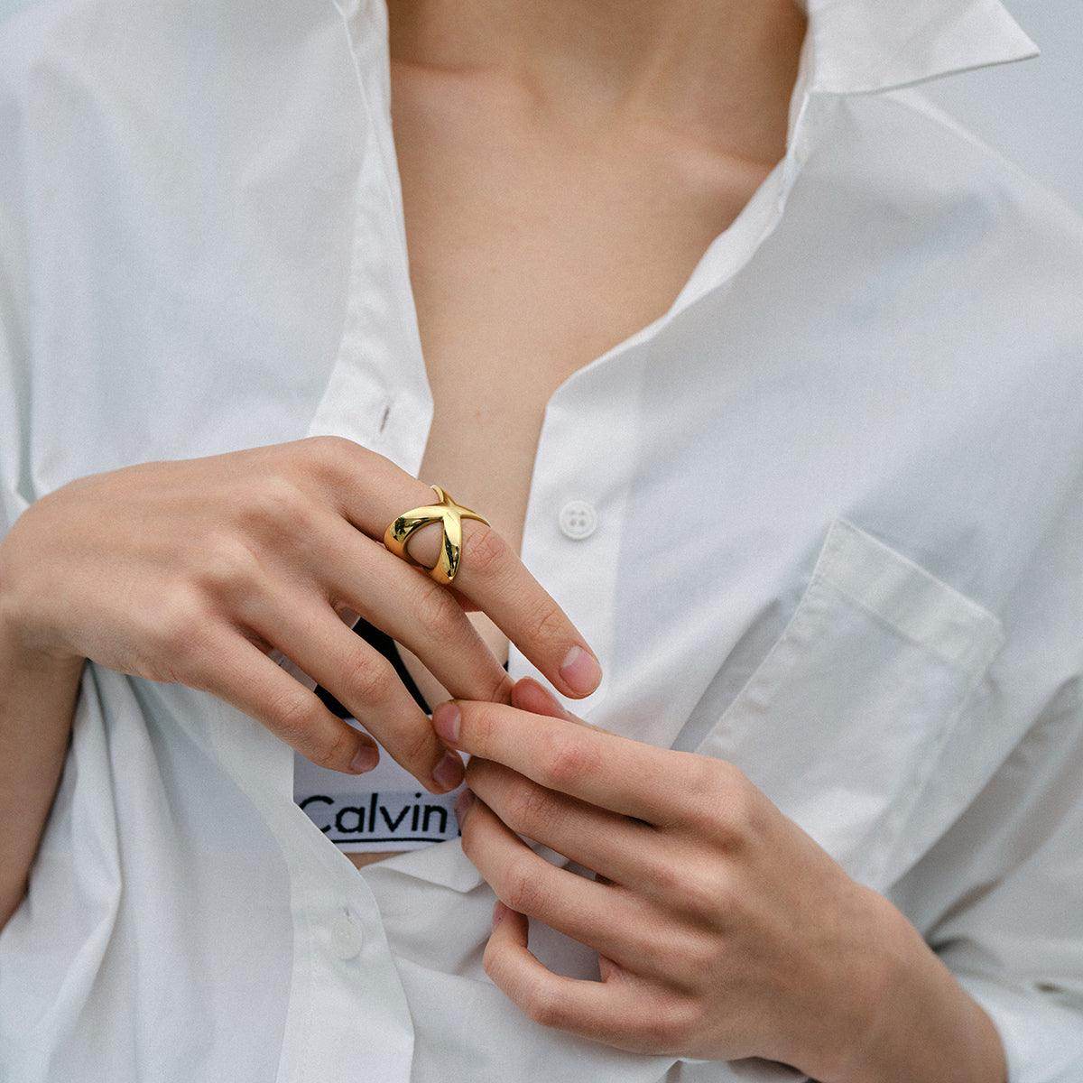 18K Gold-Plated Crisscross Ring for Stylish Elegance - Selvanelle