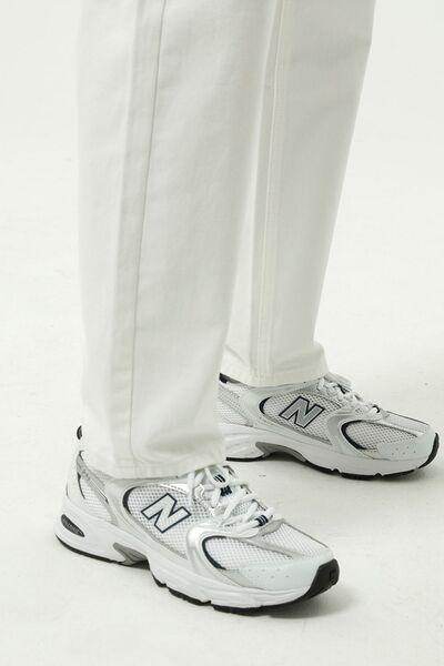 Straight Leg Jeans with Pockets for All-Day Comfort - Selvanelle