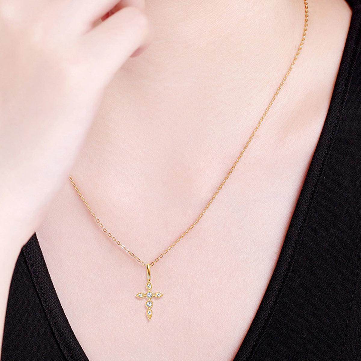 925 Sterling Silver Moissanite Cross Pendant Necklace - Selvanelle