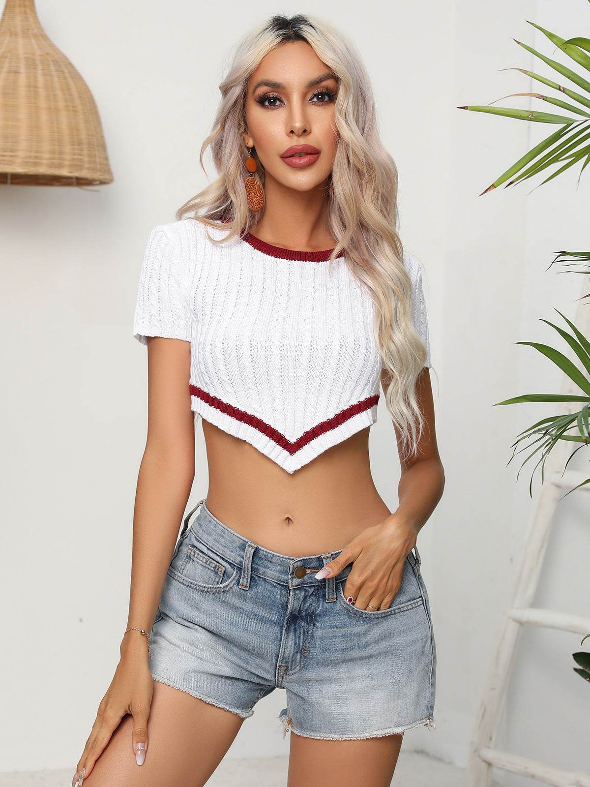 Contrast Round Neck Short Sleeve Cropped Knit Top - Selvanelle