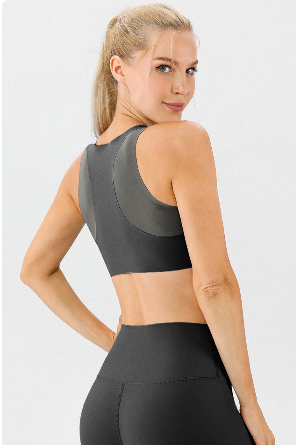 Round Neck Wide Strap Active Bra - Selvanelle