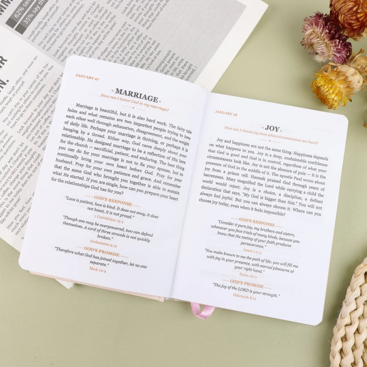 Spending a Minute with God: Women's Edition | Bible Study, Daily Spiritual Inspiration and Prayer Diary Gift for Women/Mothers