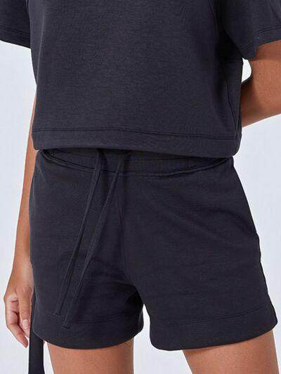 Drawstring Solid Color Shorts with Pockets for Women - Selvanelle