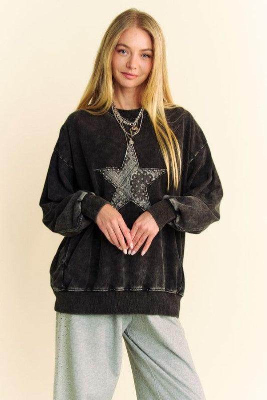 Davi & Dani Stud Star Patch Acid Washed Sweatshirt Trendy - Selvanelle